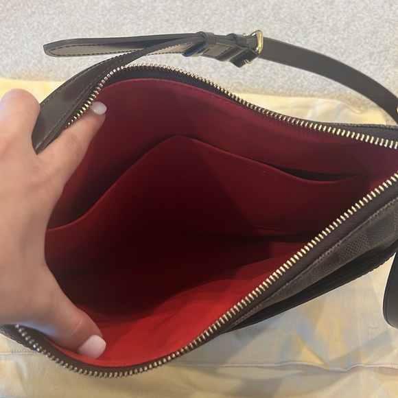 Louis Vuitton crossbody - Picture 2 of 6